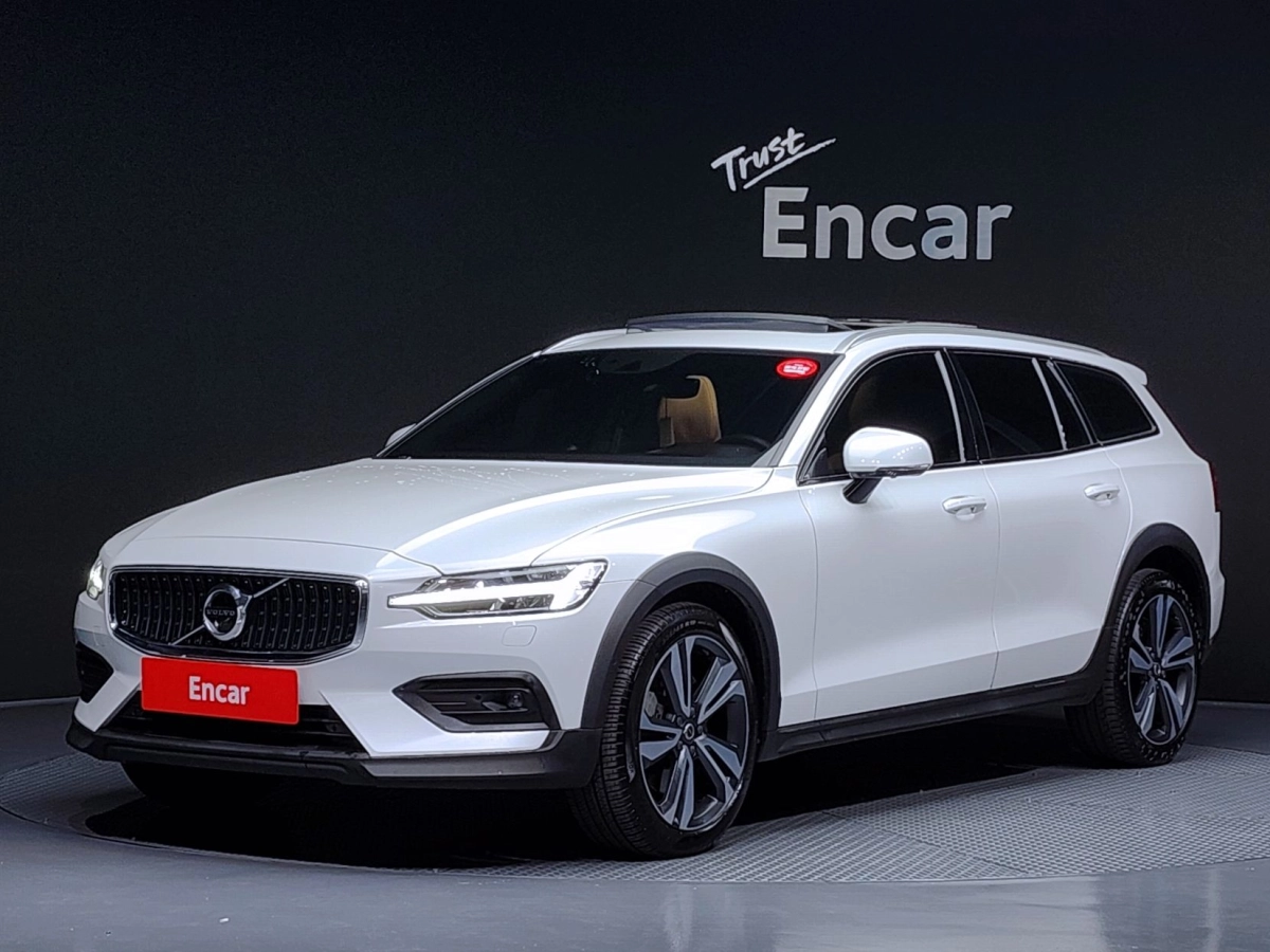 VOLVO V60 CROSS COUNTRY