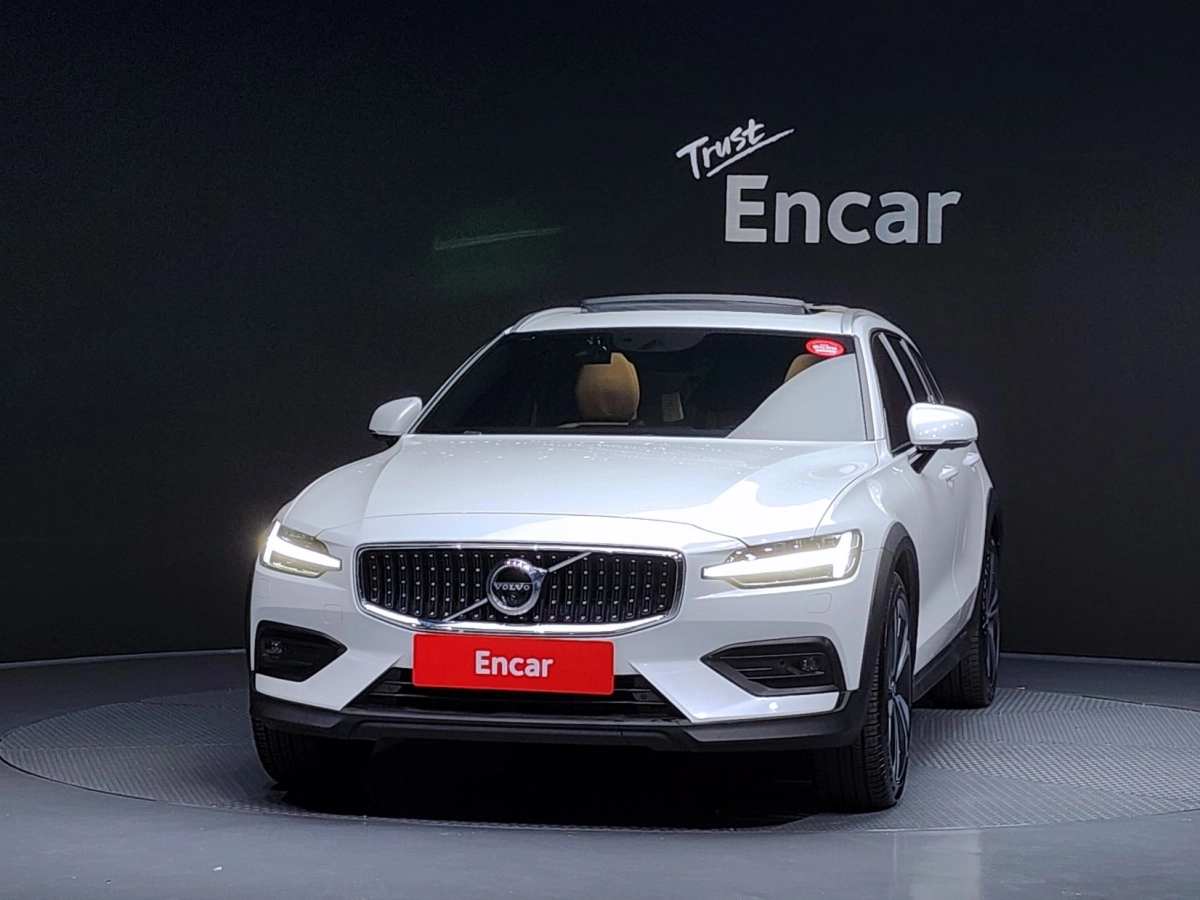 VOLVO V60 CROSS COUNTRY