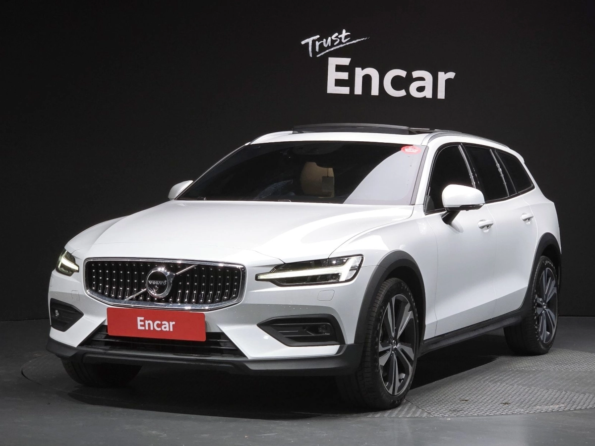 VOLVO V60 CROSS COUNTRY