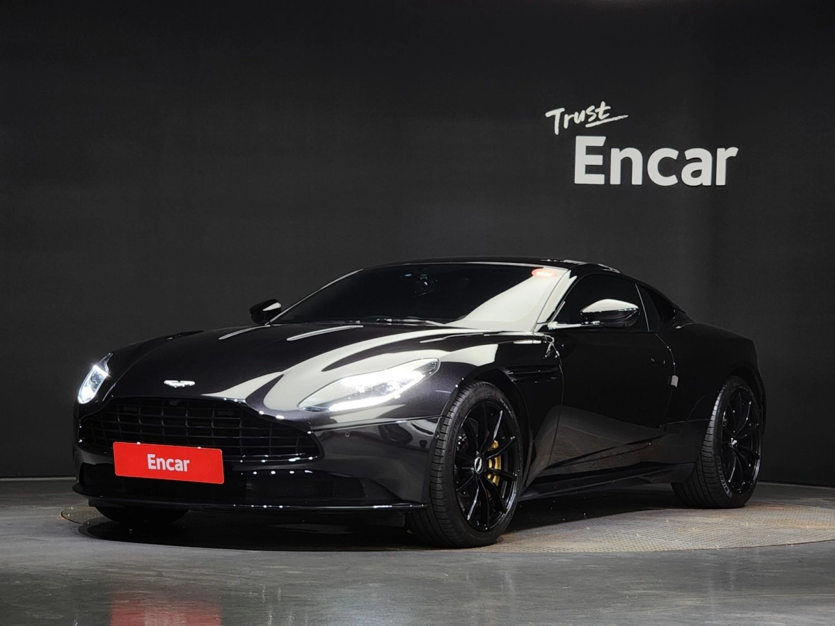 ASTON MARTIN DB11  2019