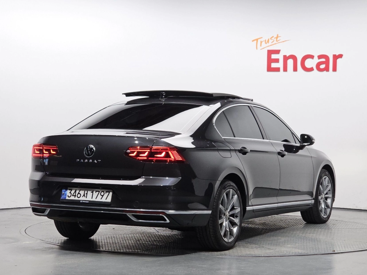 VOLKSWAGEN PASSAT GT B8