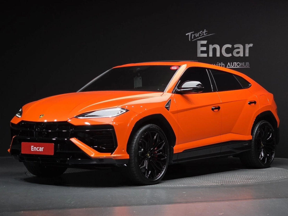 LAMBORGHINI URUS  2025