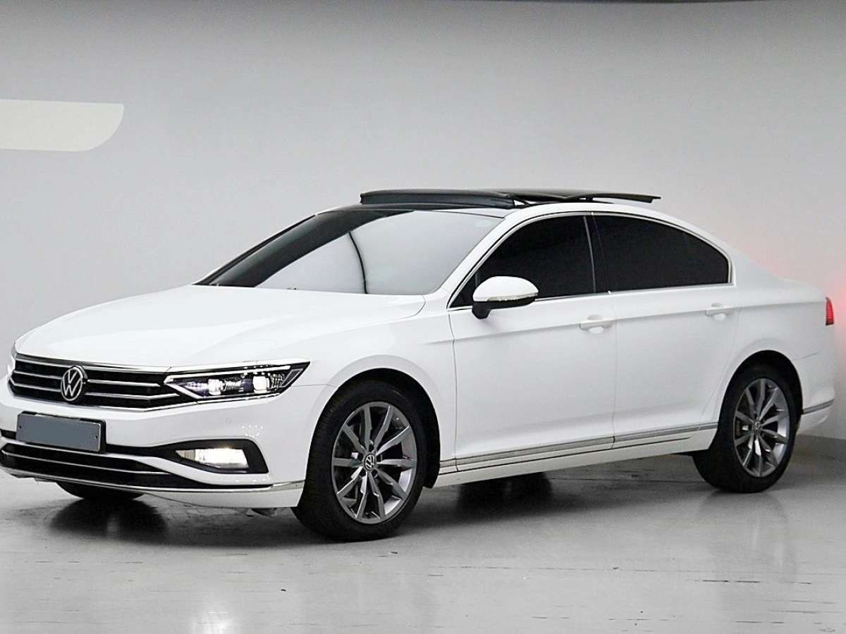 VOLKSWAGEN PASSAT GT B8  2021