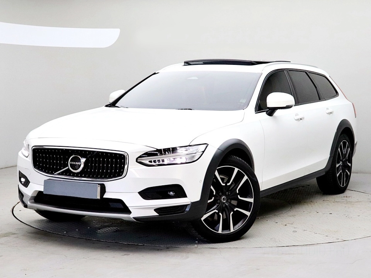VOLVO V90 CROSS COUNTRY  2023