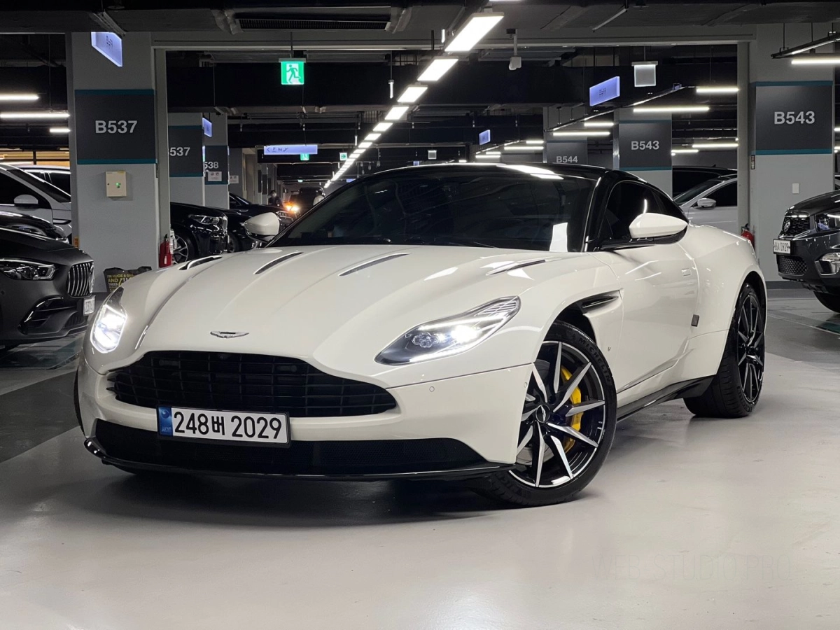 ASTON MARTIN DB11