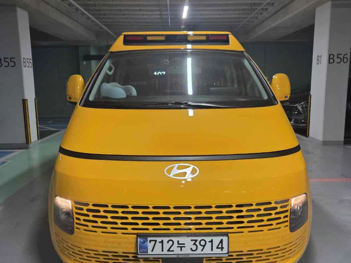 HYUNDAI STARIA 2025