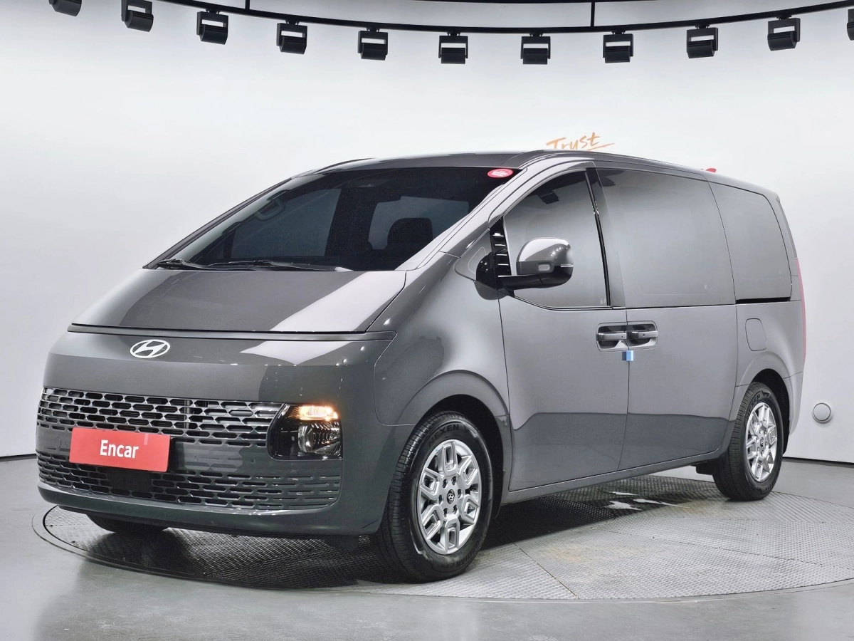 HYUNDAI STARIA 2025