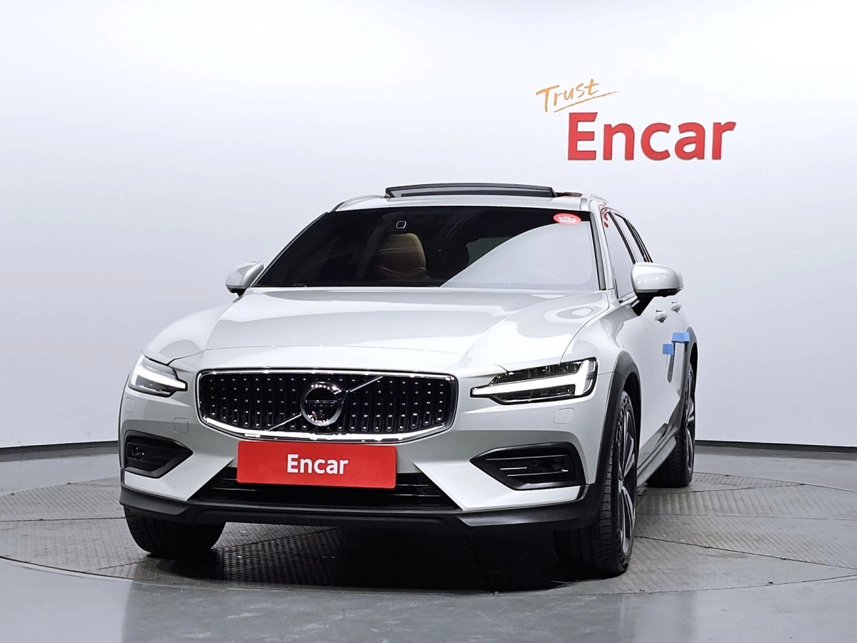 VOLVO V60 CROSS COUNTRY