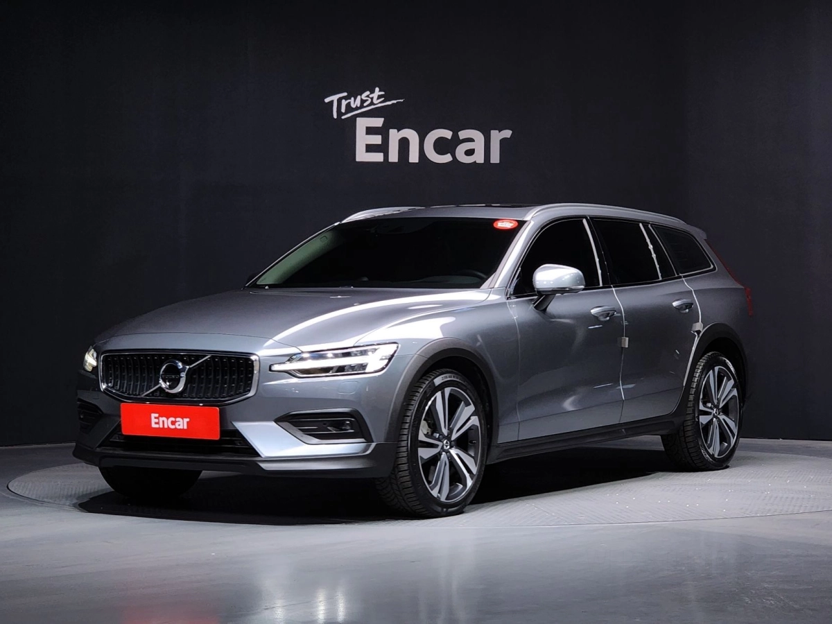 VOLVO V60 CROSS COUNTRY