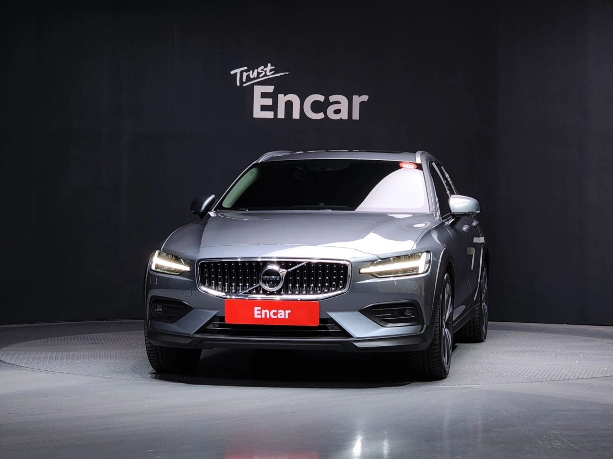 VOLVO V60 CROSS COUNTRY