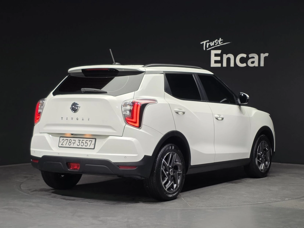 SSANGYONG TIVOLI VERY NEW