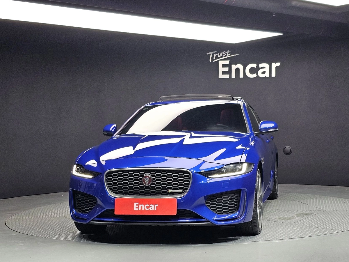 JAGUAR XE