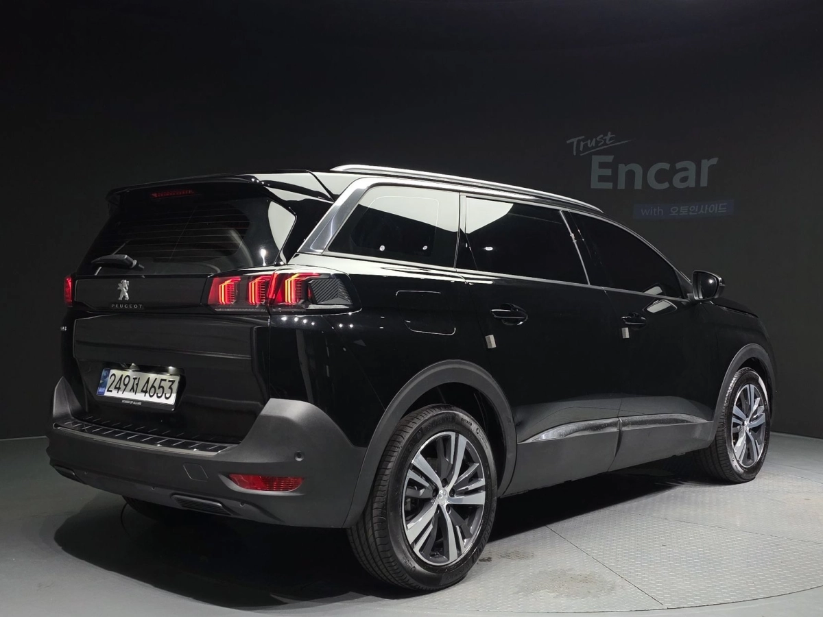 PEUGEOT 5008
