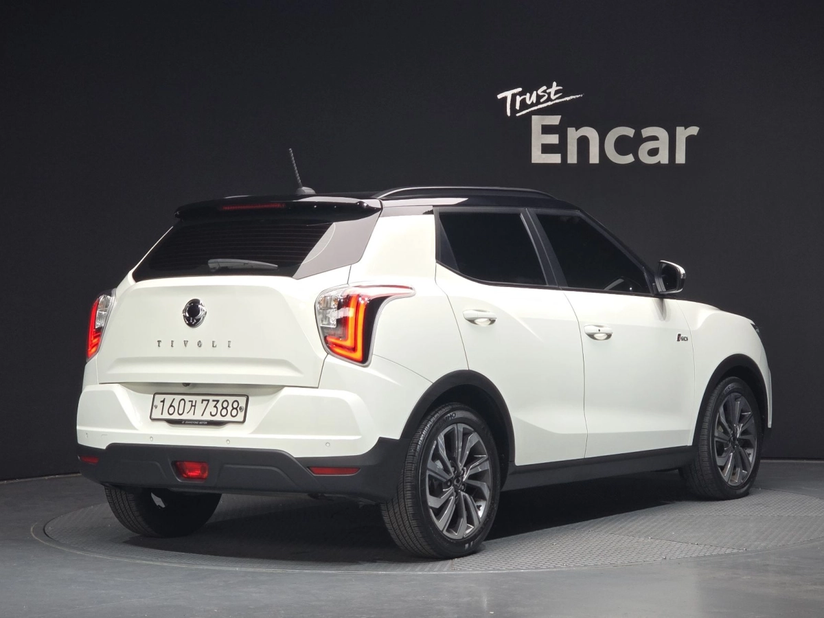 SSANGYONG TIVOLI VERY NEW