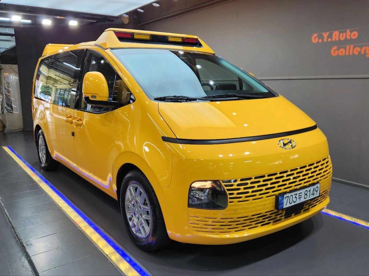 HYUNDAI STARIA 2023