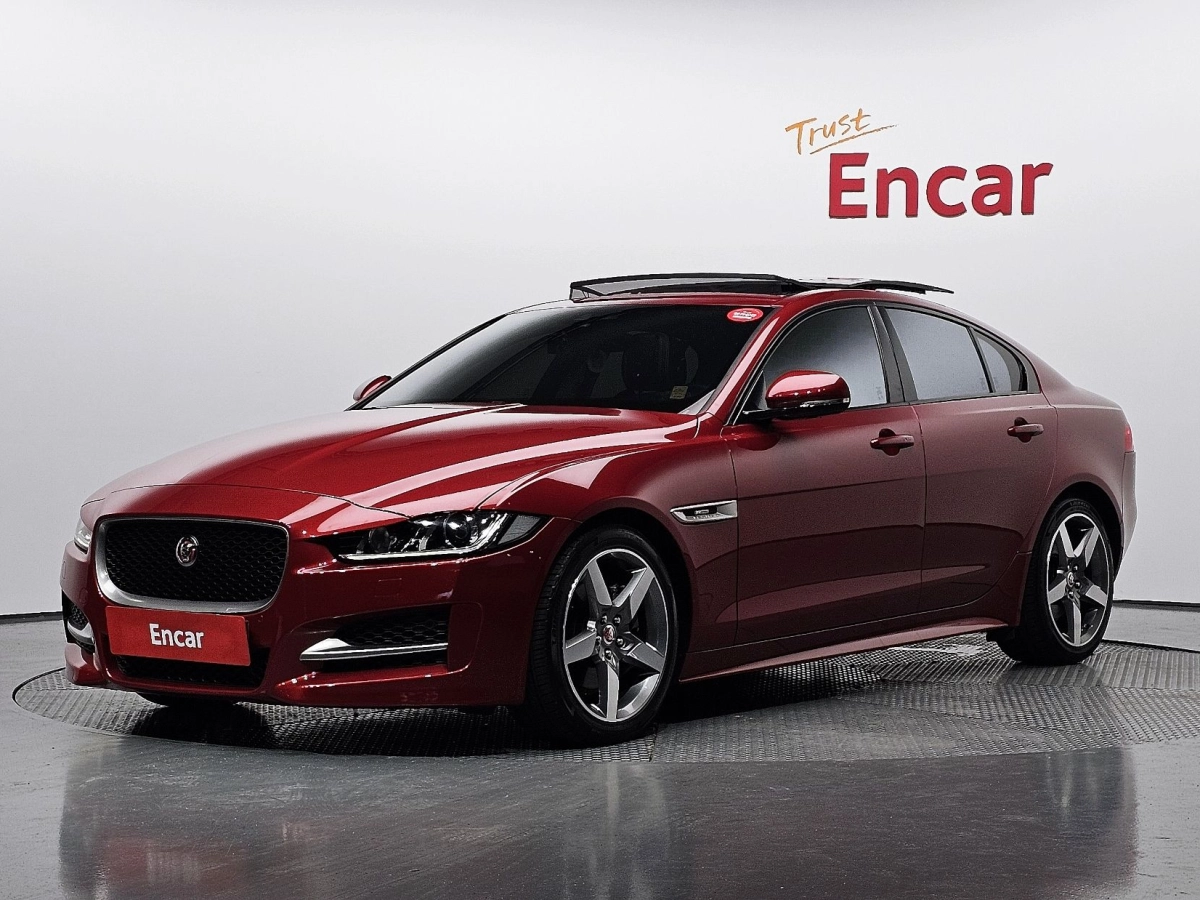 JAGUAR XE