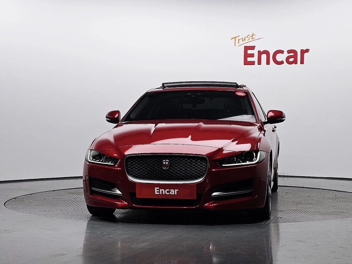 JAGUAR XE