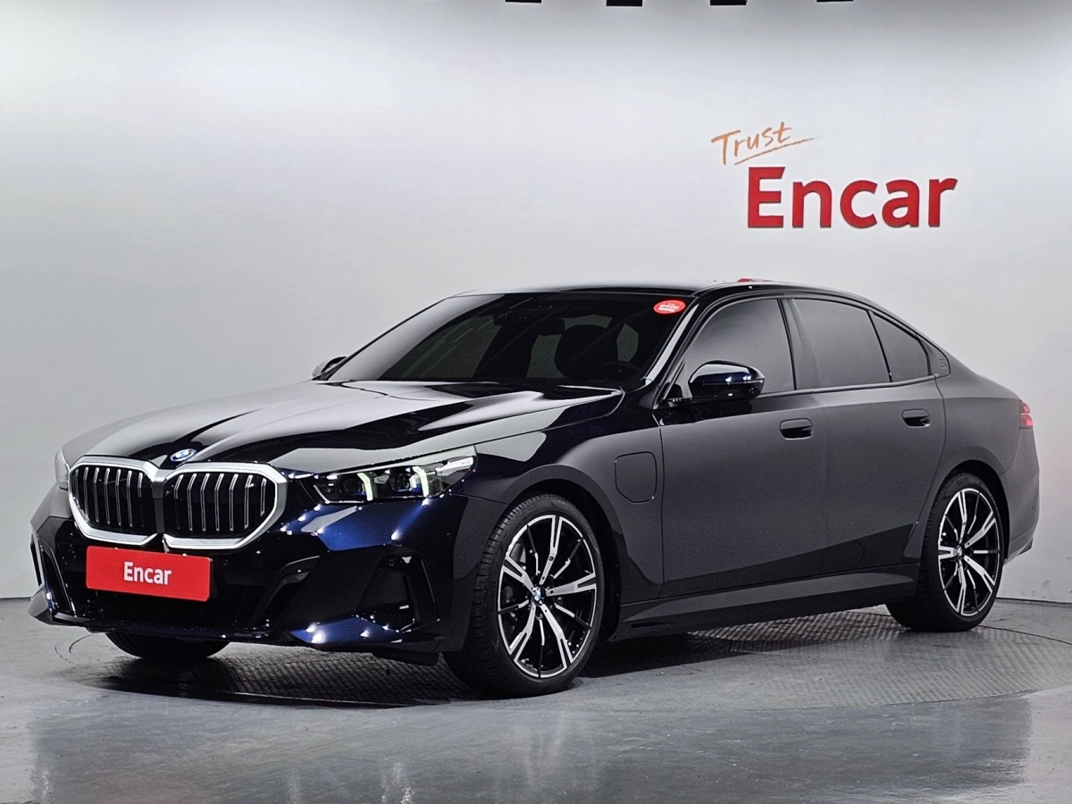 BMW 5-SERIES G60 2025