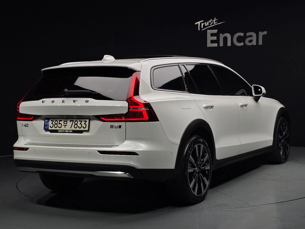 VOLVO V60 CROSS COUNTRY