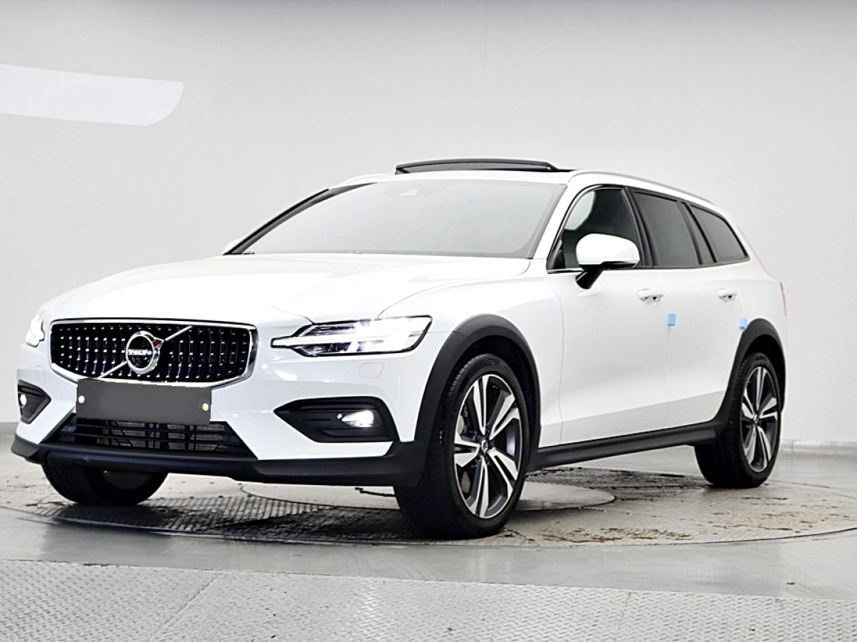 VOLVO V60 CROSS COUNTRY
