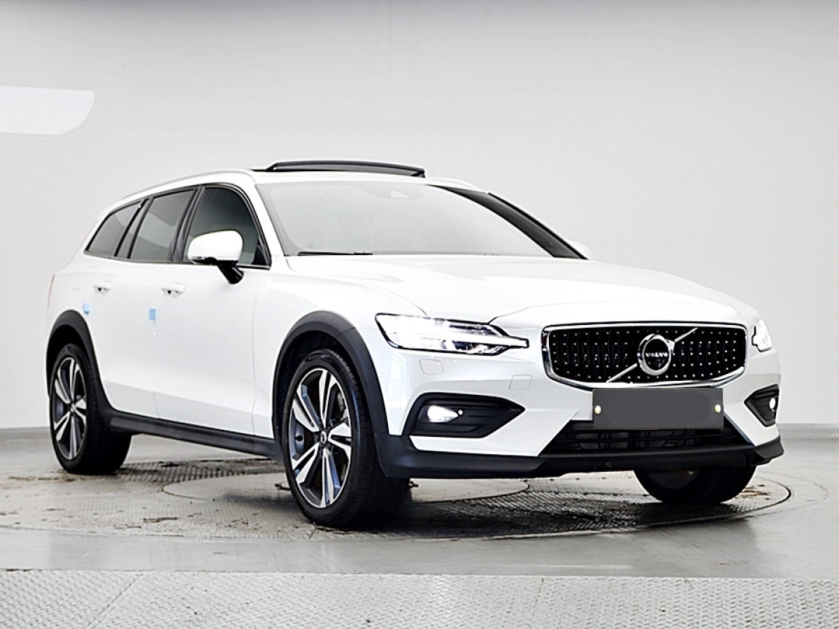 VOLVO V60 CROSS COUNTRY