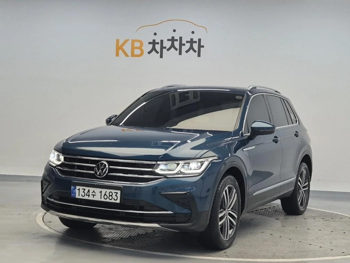 VOLKSWAGEN TIGUAN