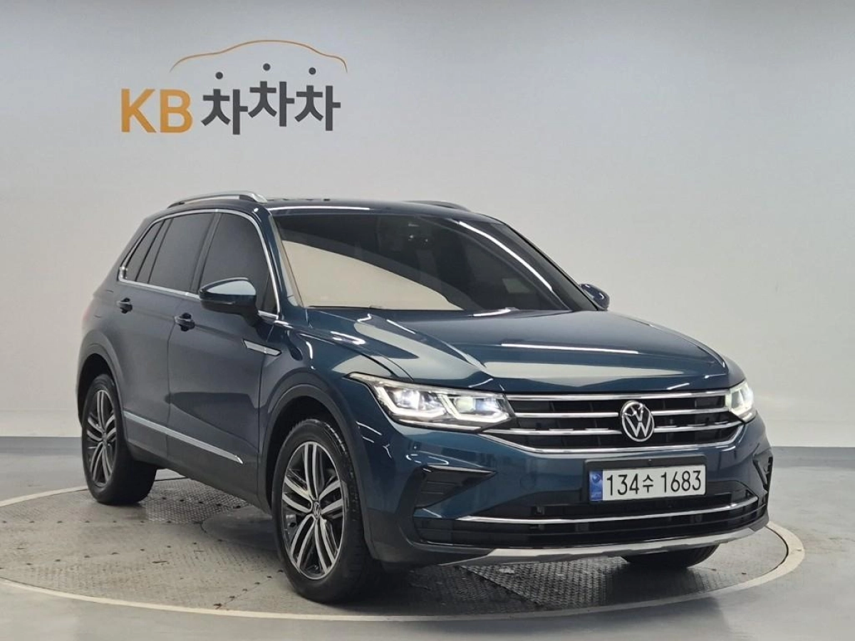 VOLKSWAGEN TIGUAN
