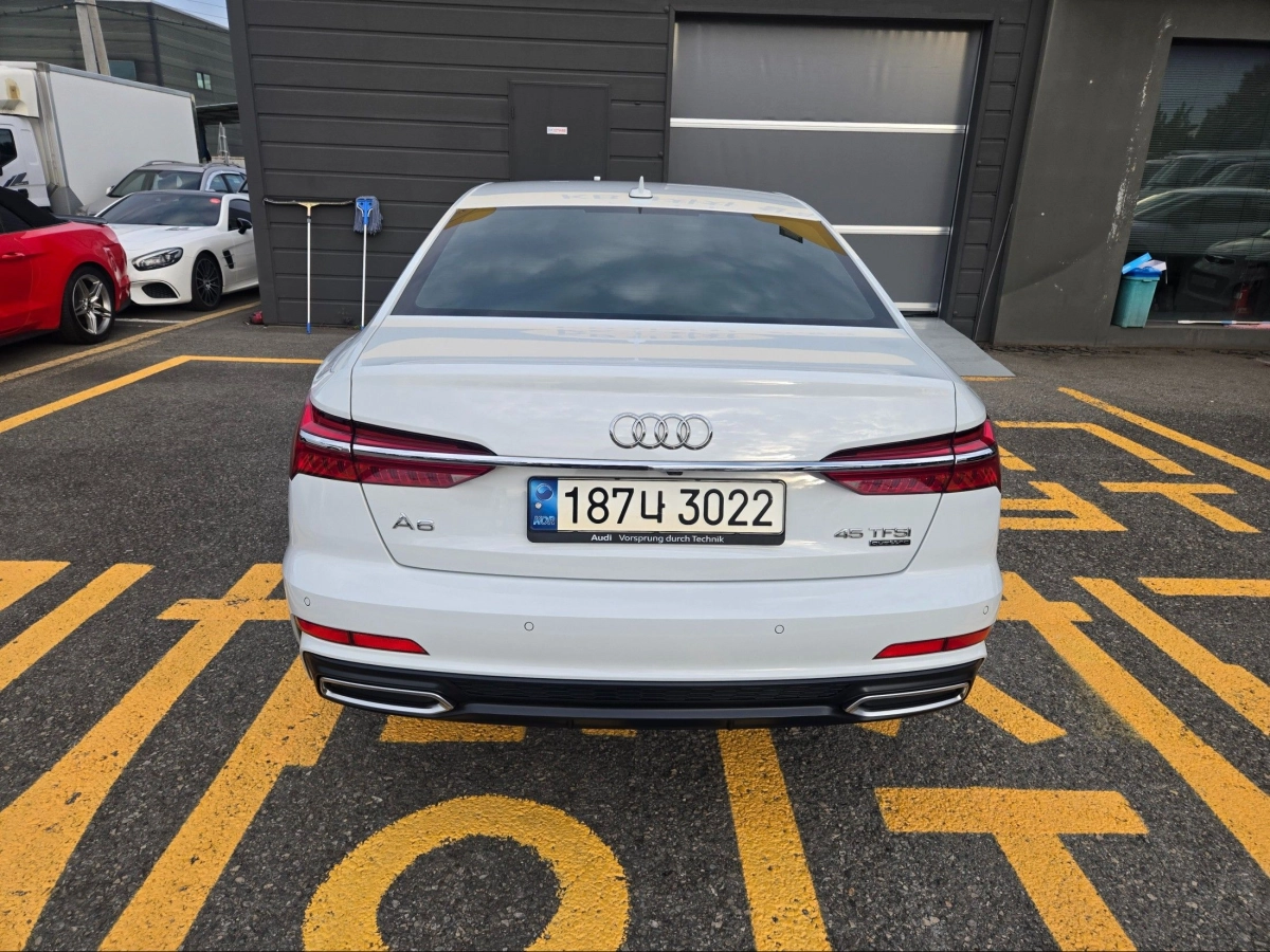 AUDI A6 C8