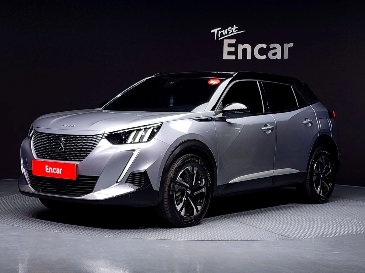 PEUGEOT E-2008  2023