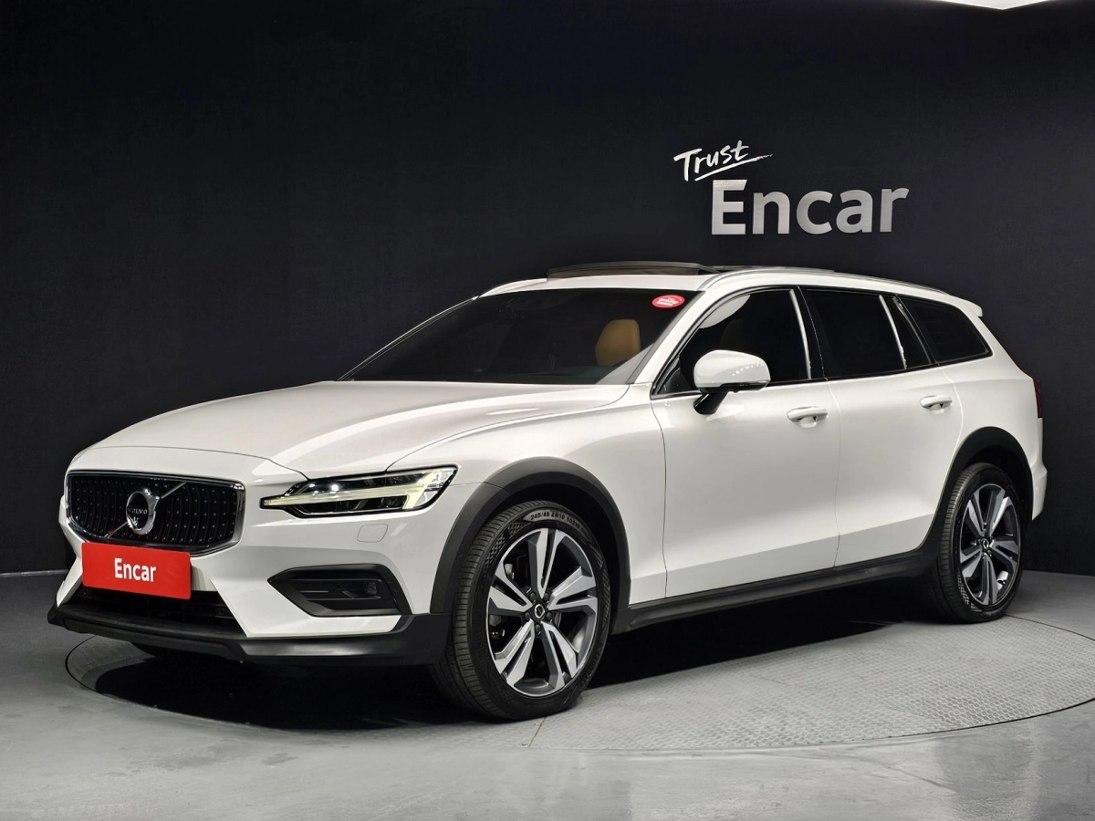 VOLVO V60 CROSS COUNTRY