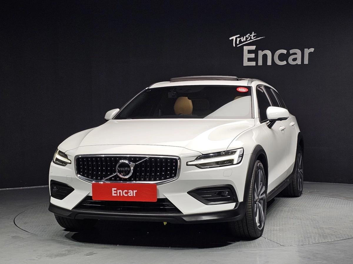 VOLVO V60 CROSS COUNTRY