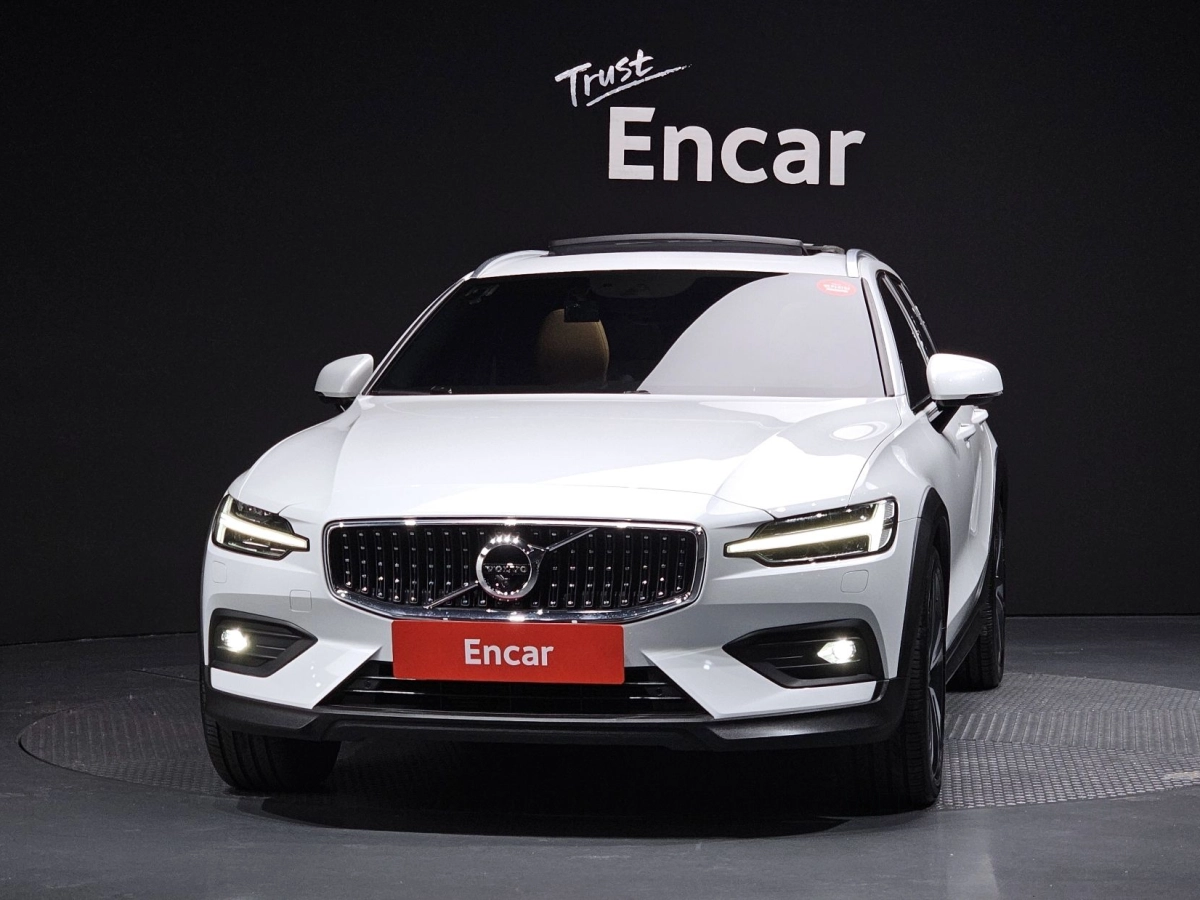 VOLVO V60 CROSS COUNTRY