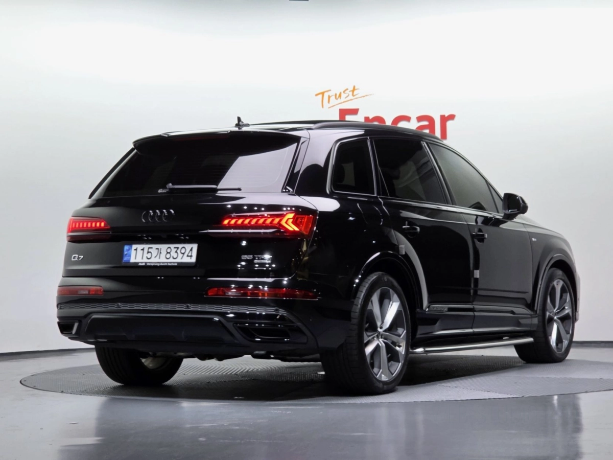 AUDI Q7 4M