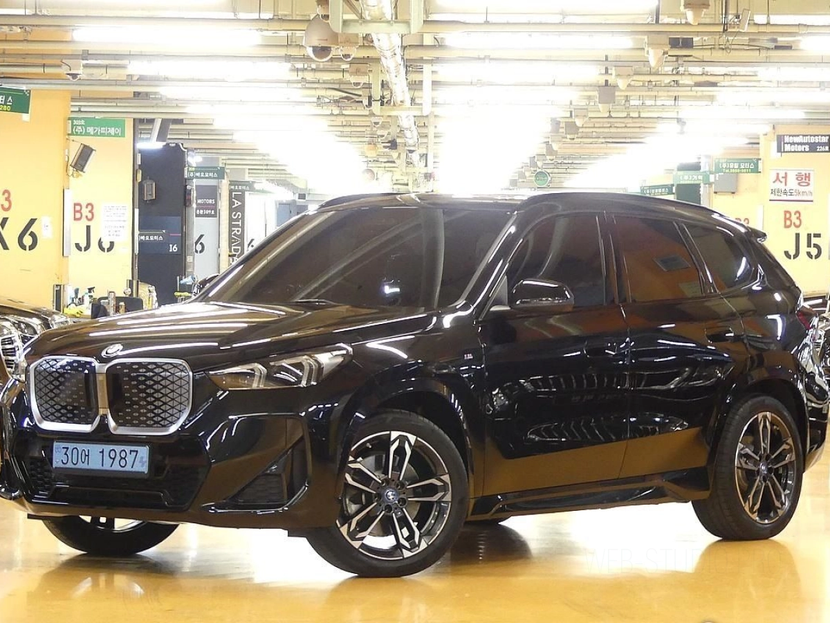 BMW IX1 U11  2025