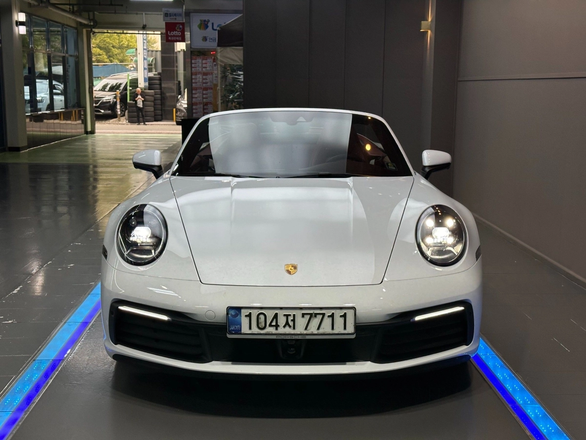 PORSCHE 911 992