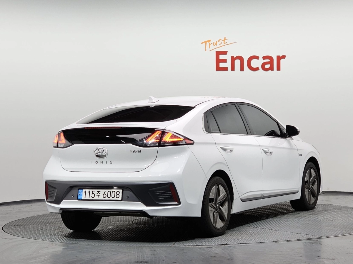 HYUNDAI IONIQ HYBRID