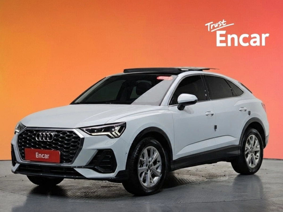 AUDI Q3 F3
