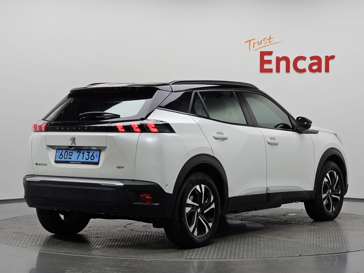 PEUGEOT E-2008  2023