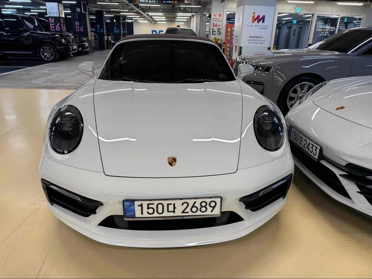 PORSCHE 911 992