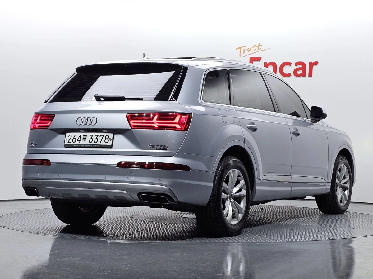 AUDI Q7 4M