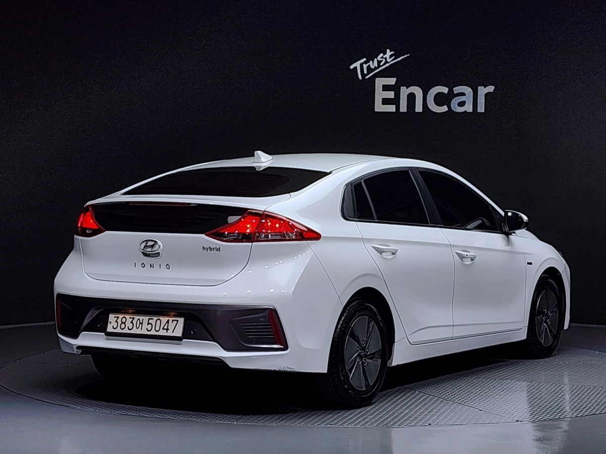 HYUNDAI IONIQ HYBRID