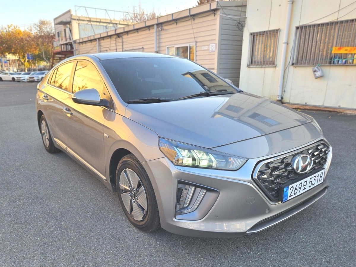 HYUNDAI IONIQ HYBRID