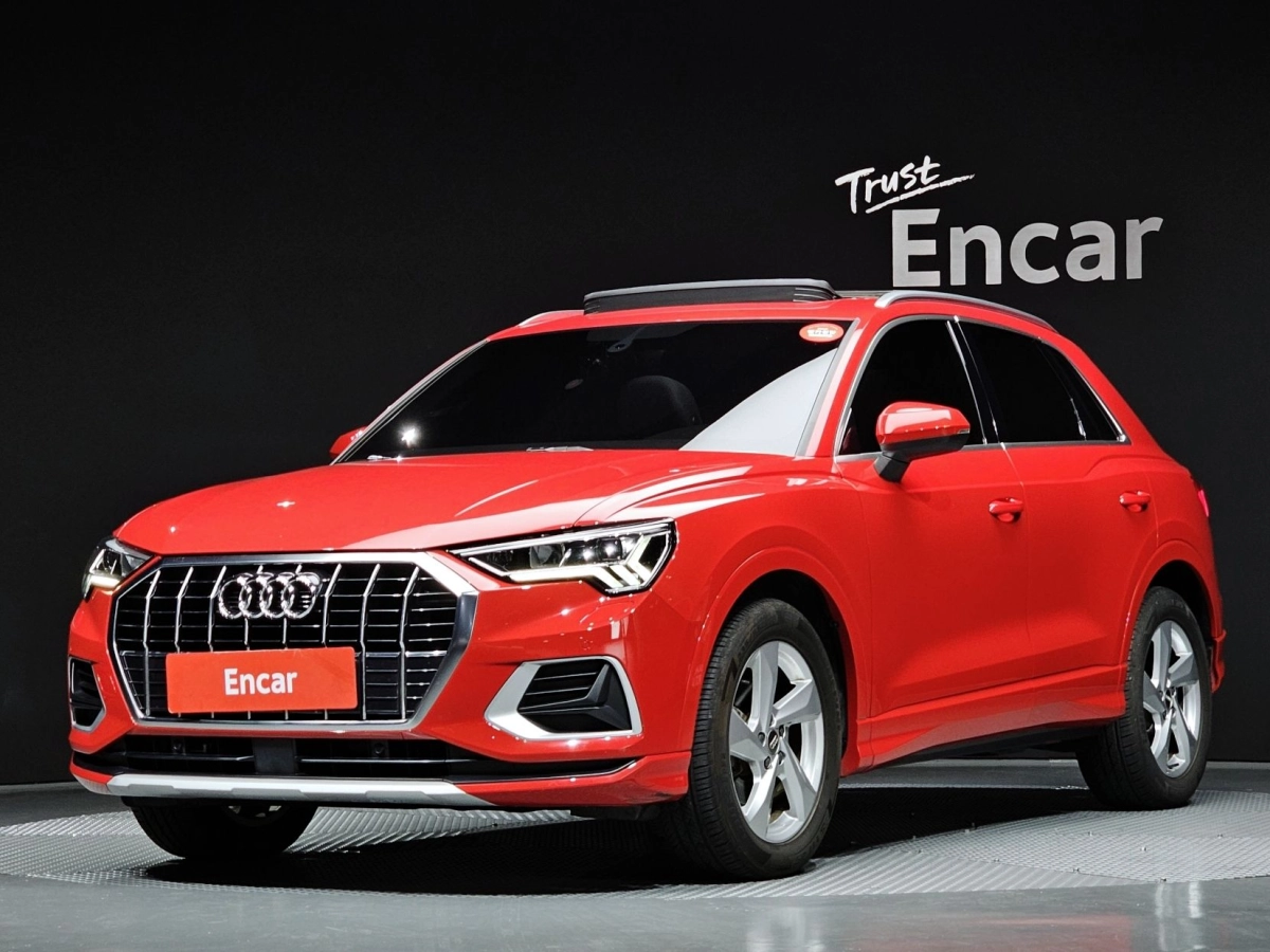 AUDI Q3 F3