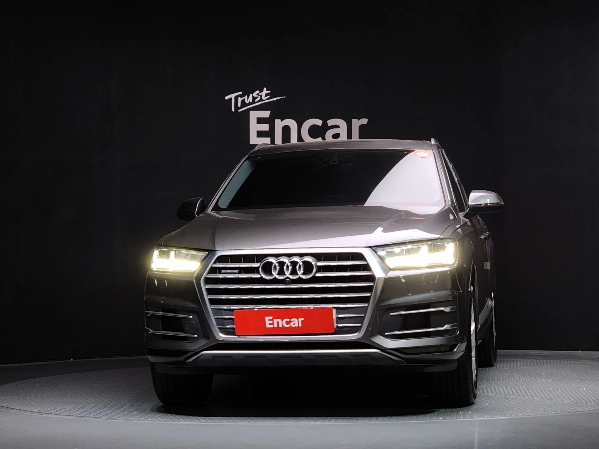 AUDI Q7 4M