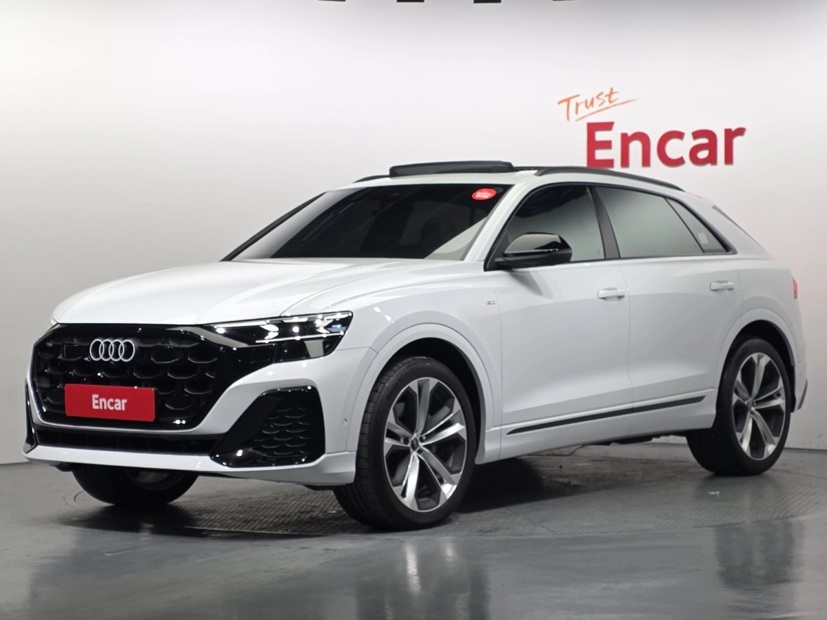 AUDI Q8 4M