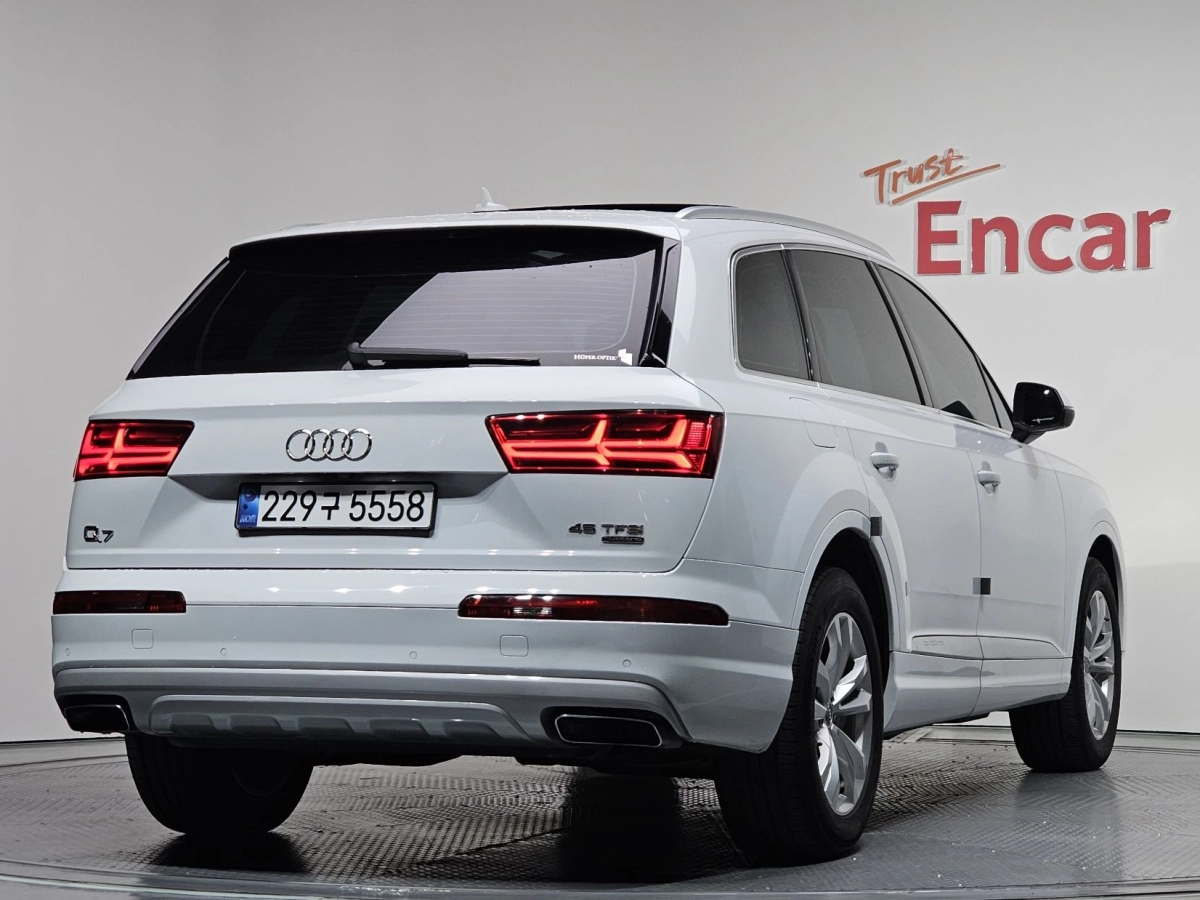 AUDI Q7 4M