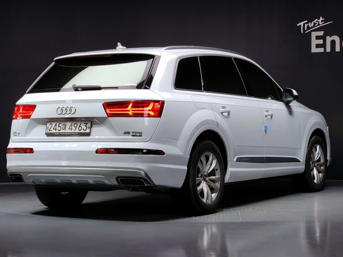 AUDI Q7 4M