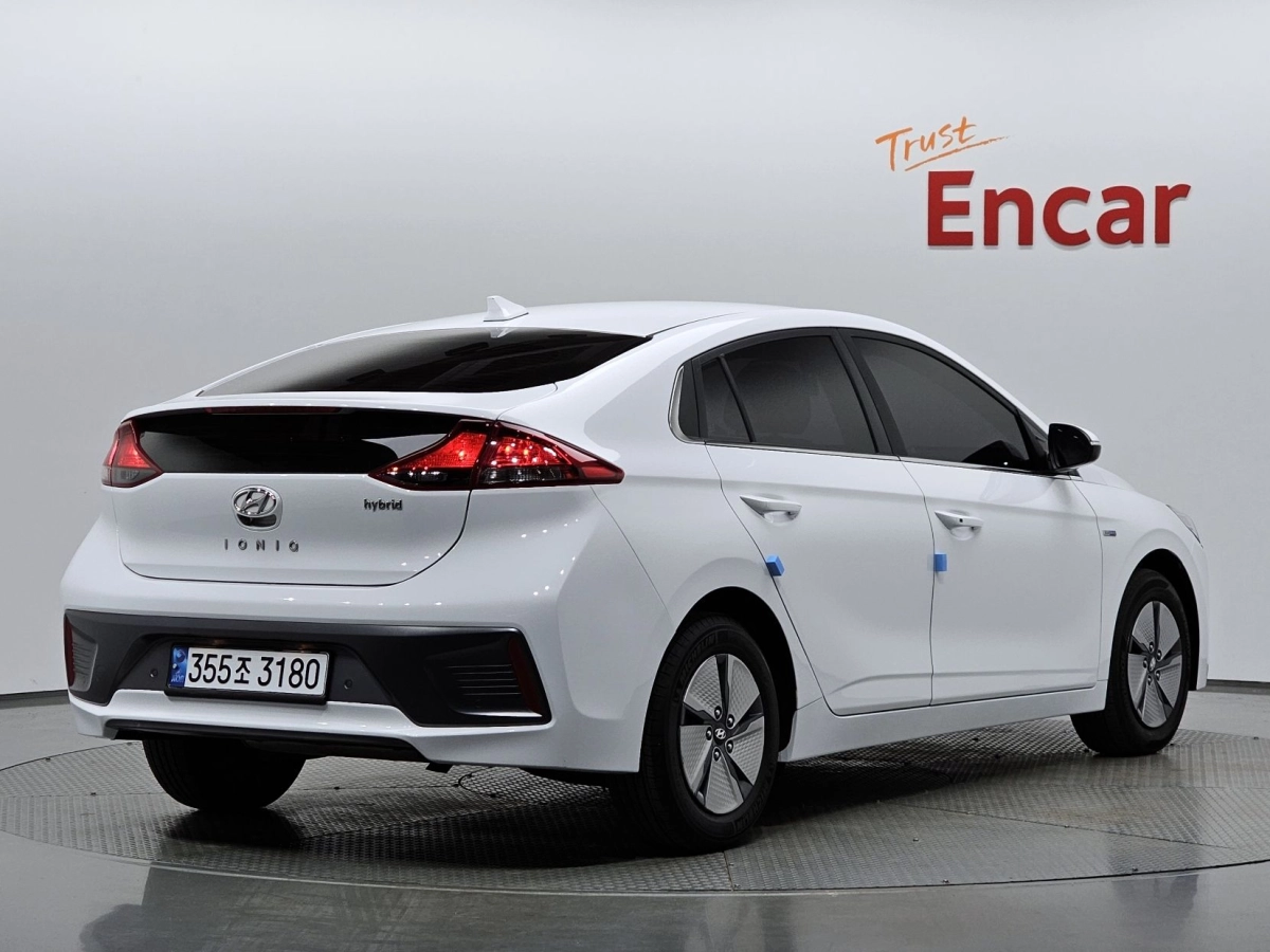 HYUNDAI IONIQ HYBRID