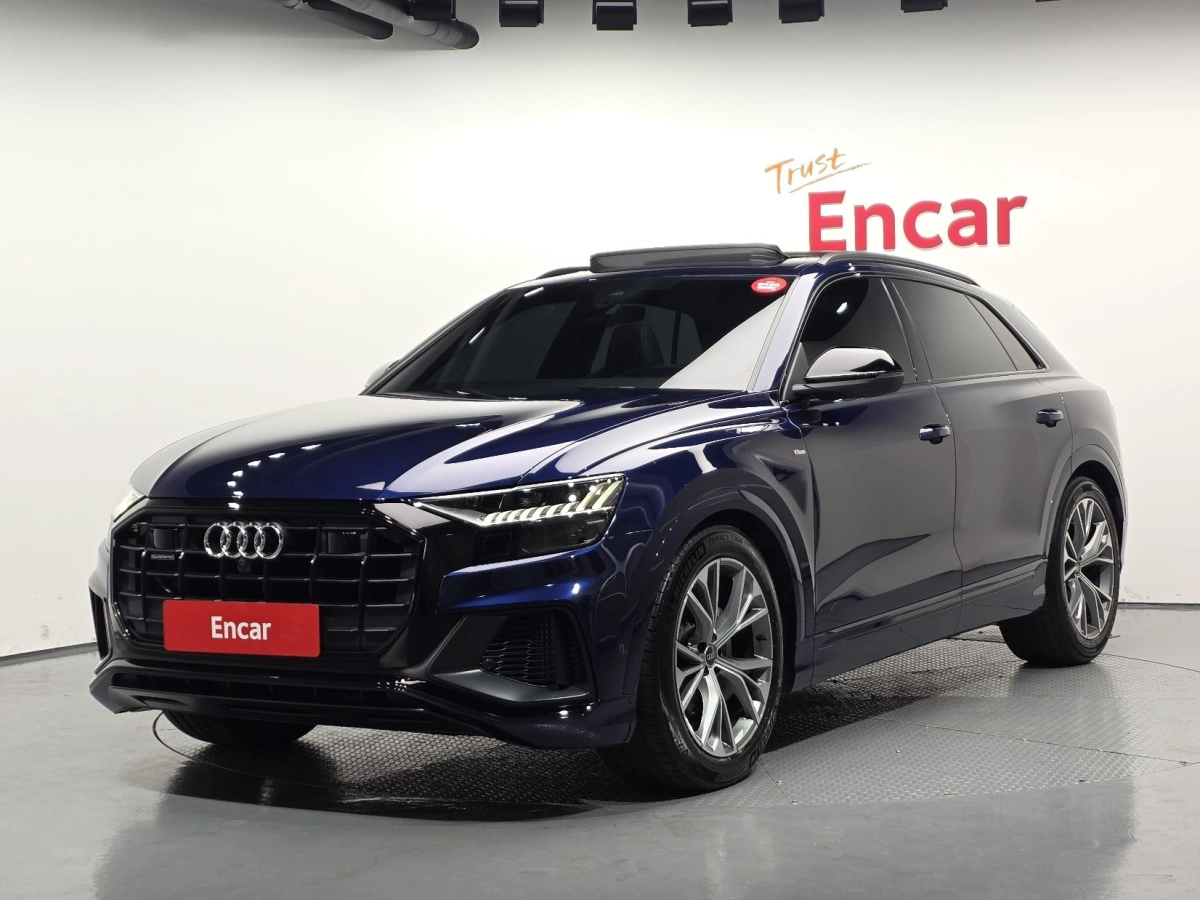 AUDI Q8 4M