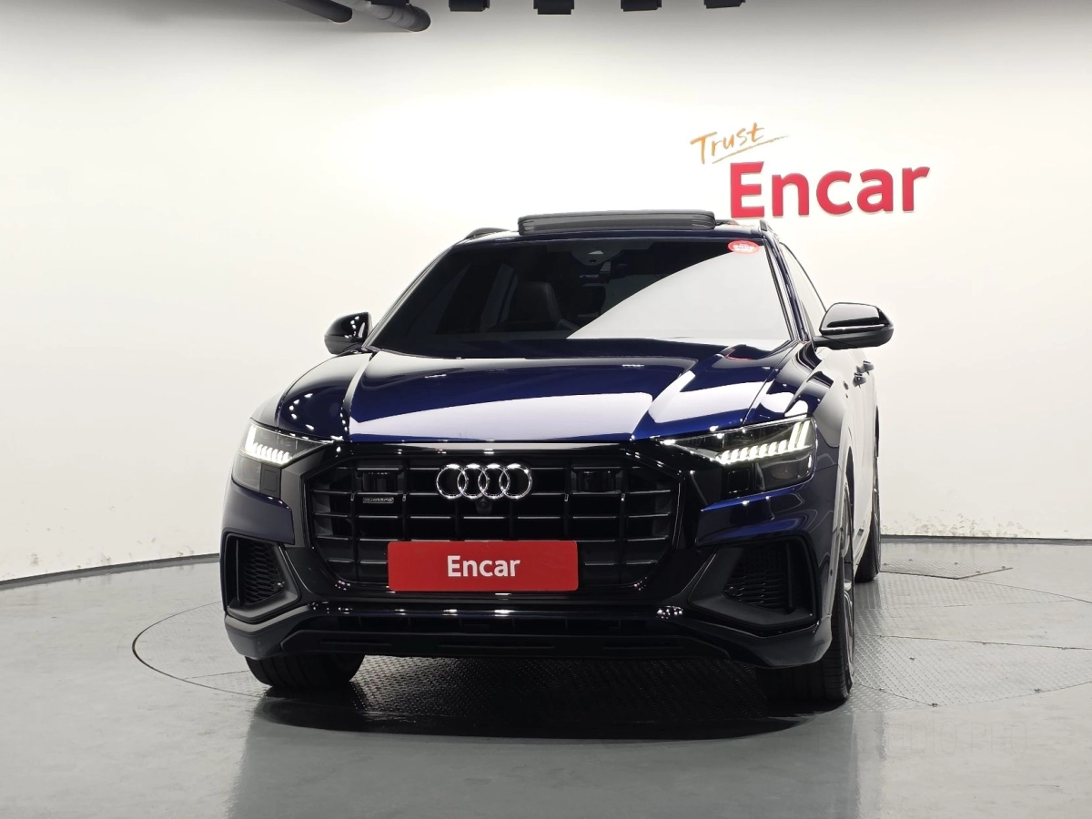 AUDI Q8 4M